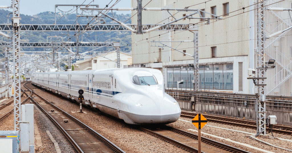 【2023年最新】東海道新幹線に安く乗る方法